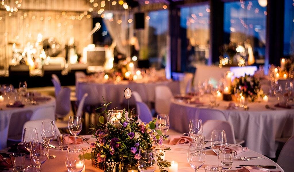 Elegantne Pulmalaud kaetud Ruhes