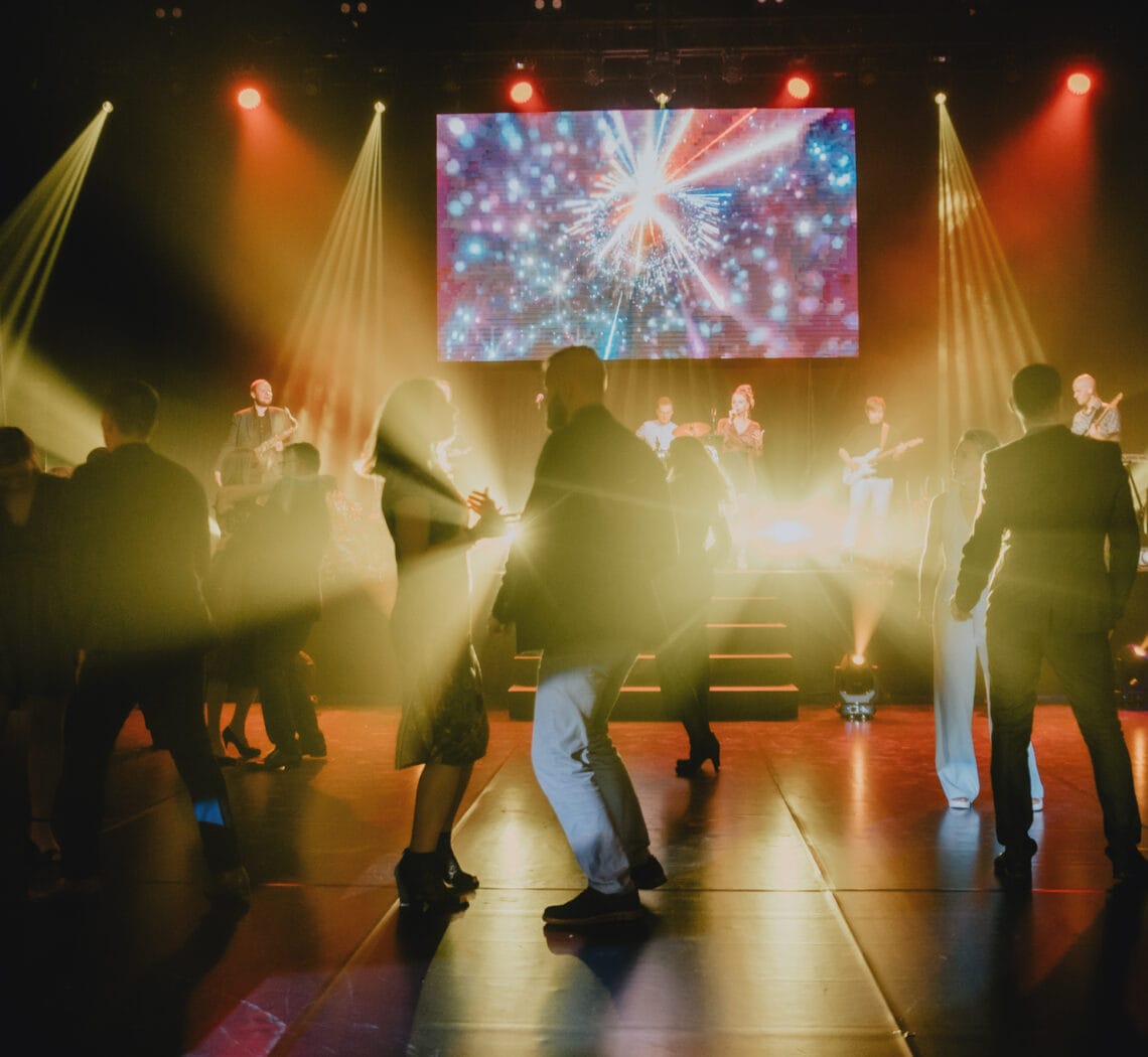 Rahvas jalga keerutamas