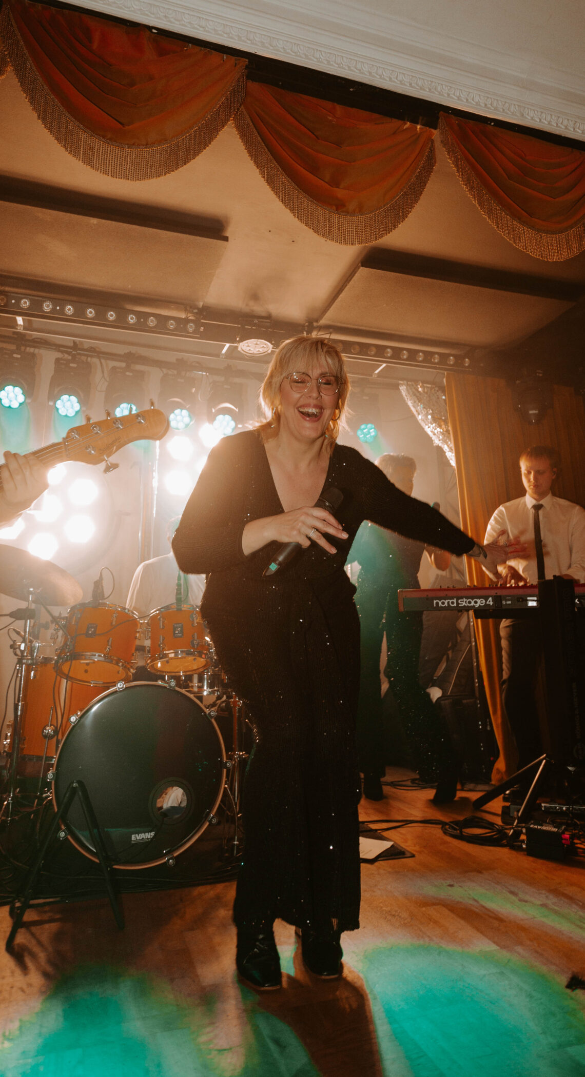 Gatsby stiilis pidu. Pildil Kaire Vilgats