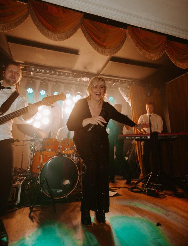 Gatsby stiilis pidu. Pildil Kaire Vilgats