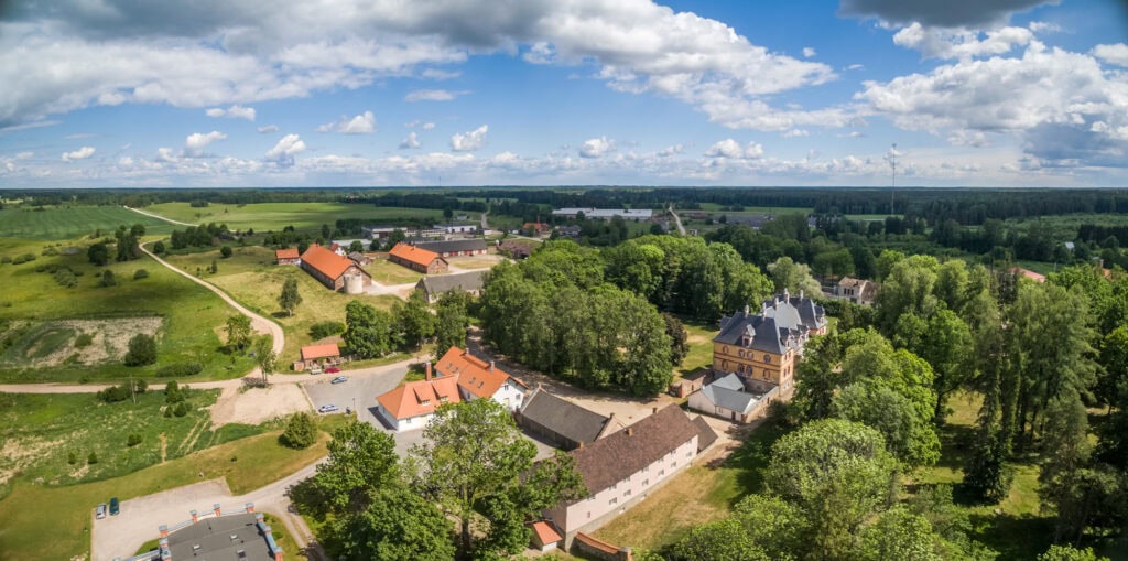 Mooste mõisakompleks ülevaltvaadatuna
