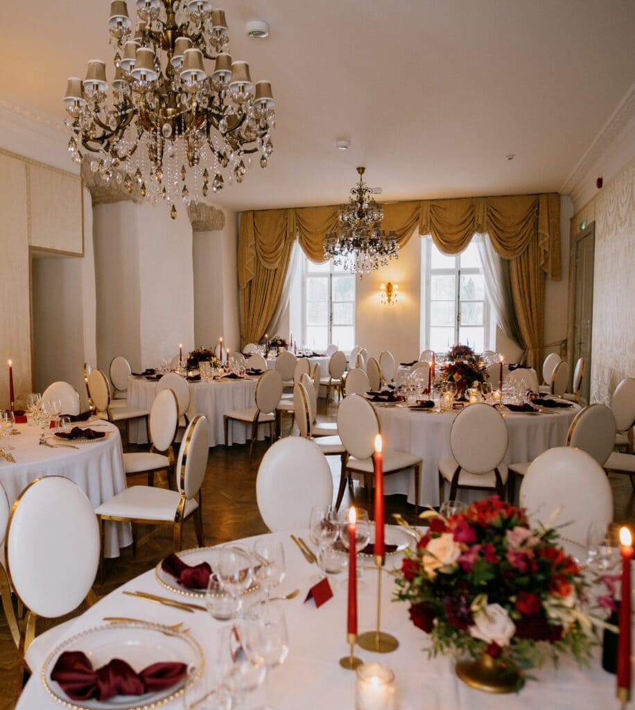 Kernu Manor’s main hall, beautifully decorated for a wedding by Celebrate Group.