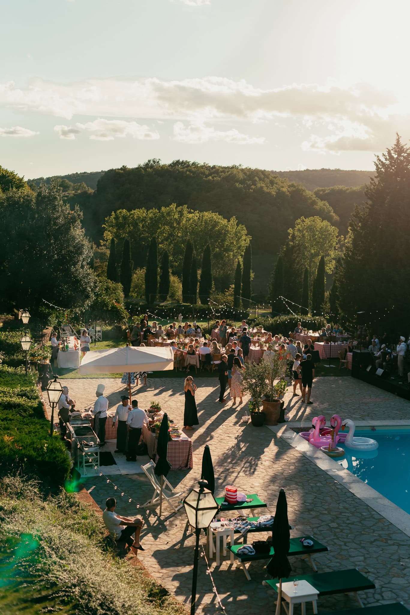 Pulma järesündmus Villa La Selva basseiniääres.